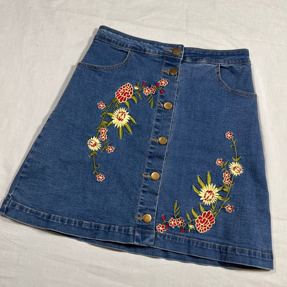 Denim Mini Skirt Floral Embroidered Button Front A Line Size S‎